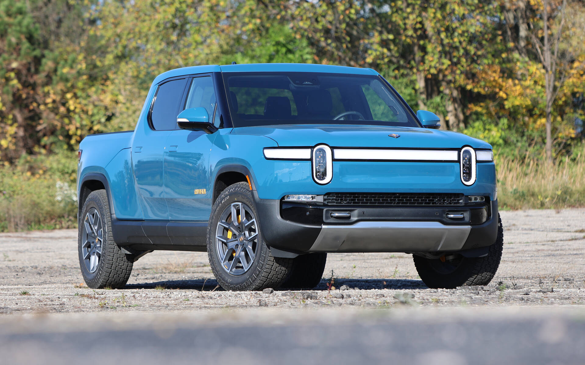 2022 Rivian R1T: A Big Tesla for Adventurers - The Car Guide