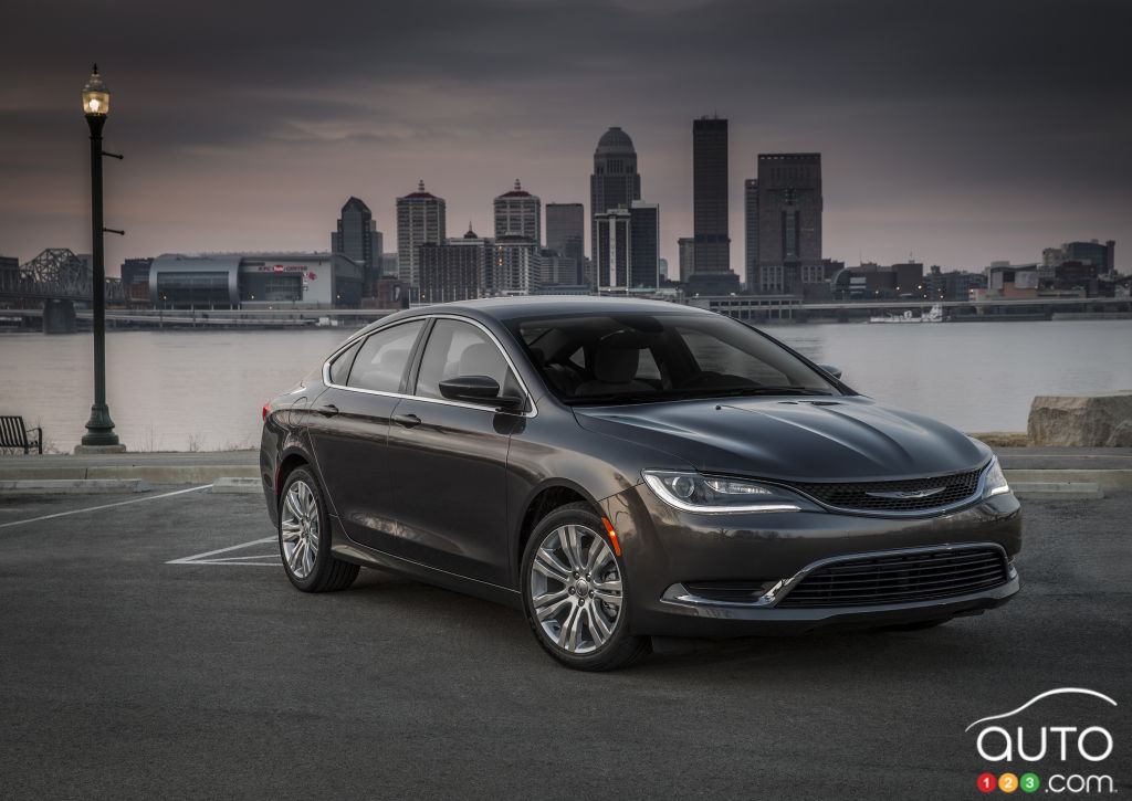 2015 Chrysler 200 Limited Week-Long Test Drive | Car Reviews | Auto123