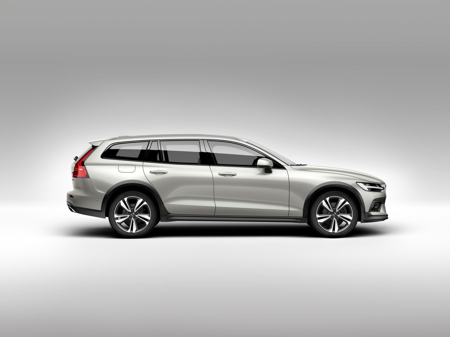 VOLVO V60 Cross Country Specs & Photos - 2018, 2019, 2020, 2021, 2022, 2023  - autoevolution