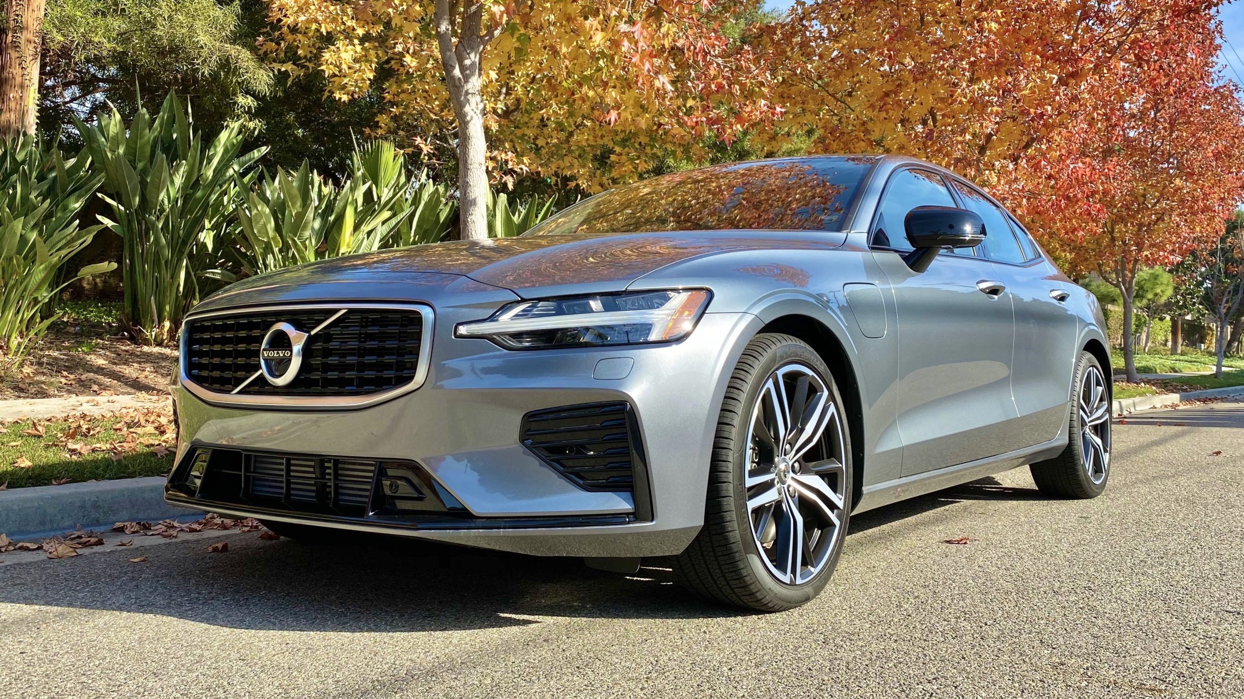 2020 Volvo S60 T8 Plug-in Hybrid Review - MilesPerHr