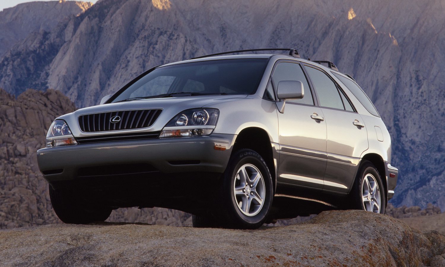 2000 Lexus RX 300 004 - Lexus USA Newsroom