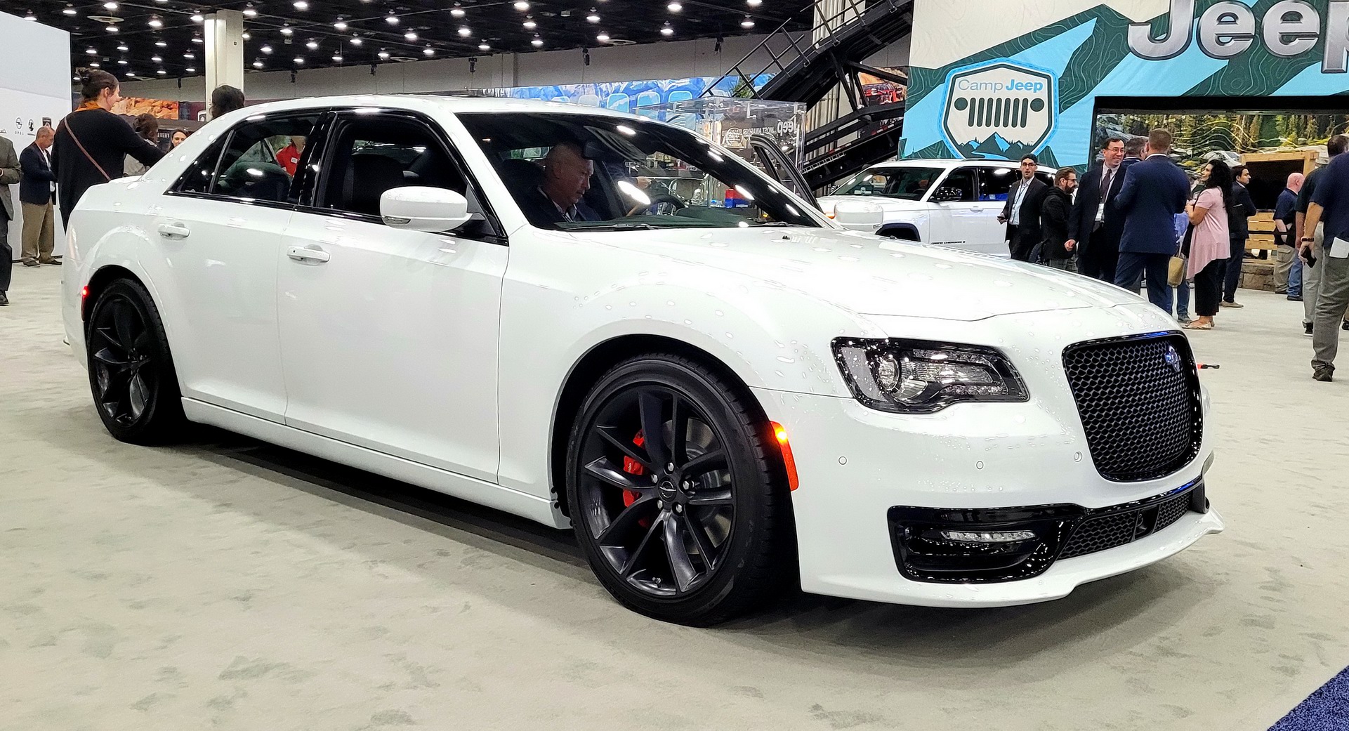 2023 Chrysler 300C Is A Rowdy 6.4-liter HEMI V8 Farewell To An American  Classic | Carscoops