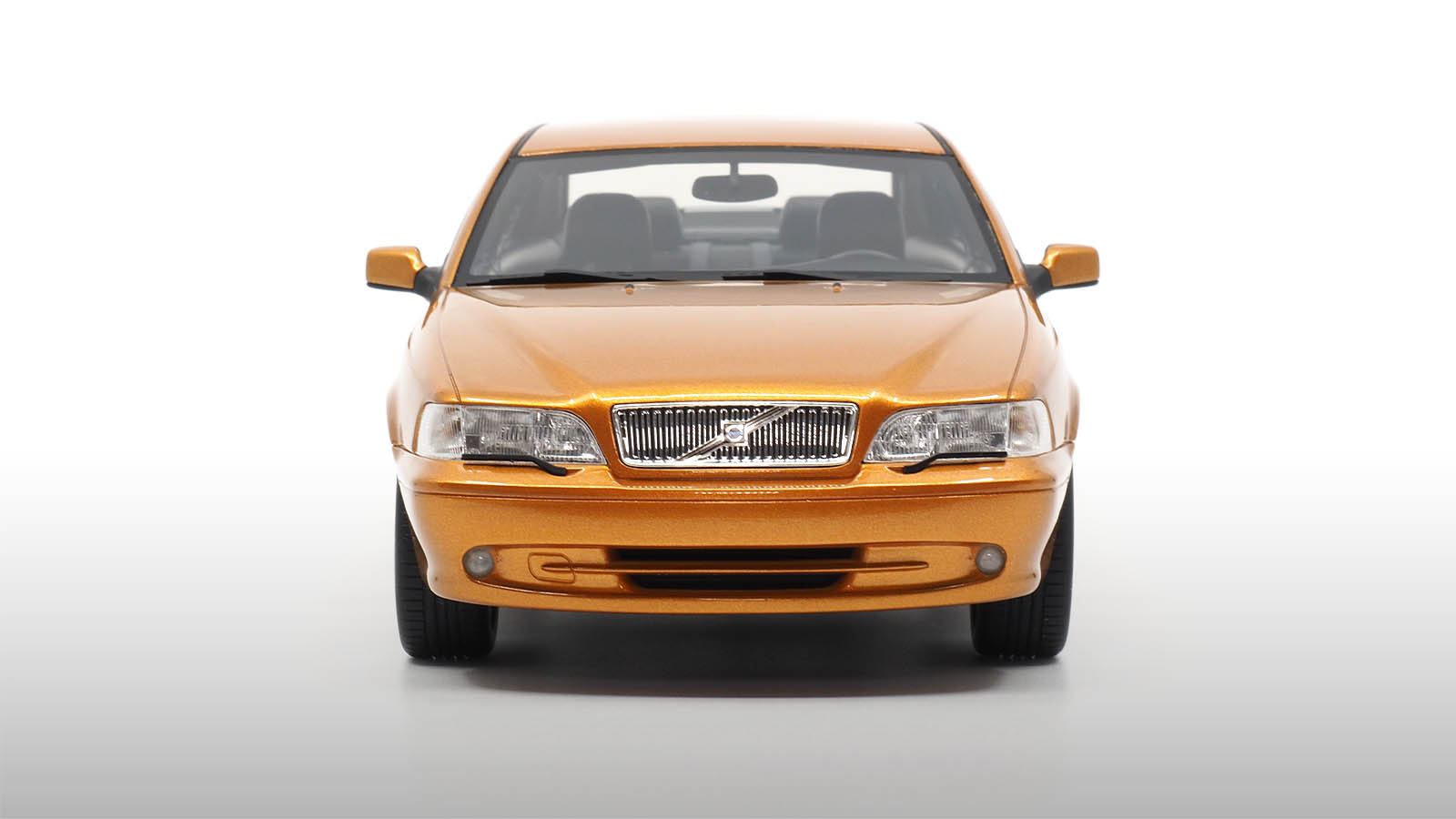 Volvo C70 Coupe | 1 18 Scale Model Car | DNA Collectibles