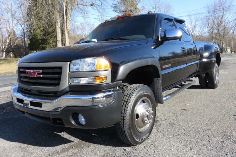 32k-Mile 2003 GMC Sierra 3500 Extended Cab Dually 4x4 for sale on BaT  Auctions - sold for $20,750 on May 28, 2021 (Lot #48,695) | Bring a Trailer