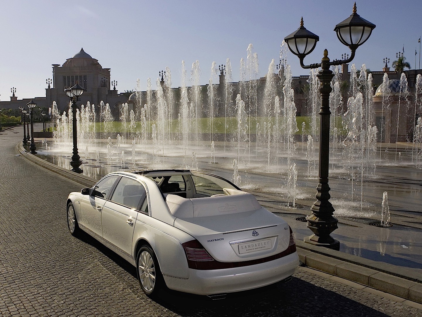 MAYBACH Landaulet Specs & Photos - 2008, 2009, 2010, 2011, 2012 -  autoevolution