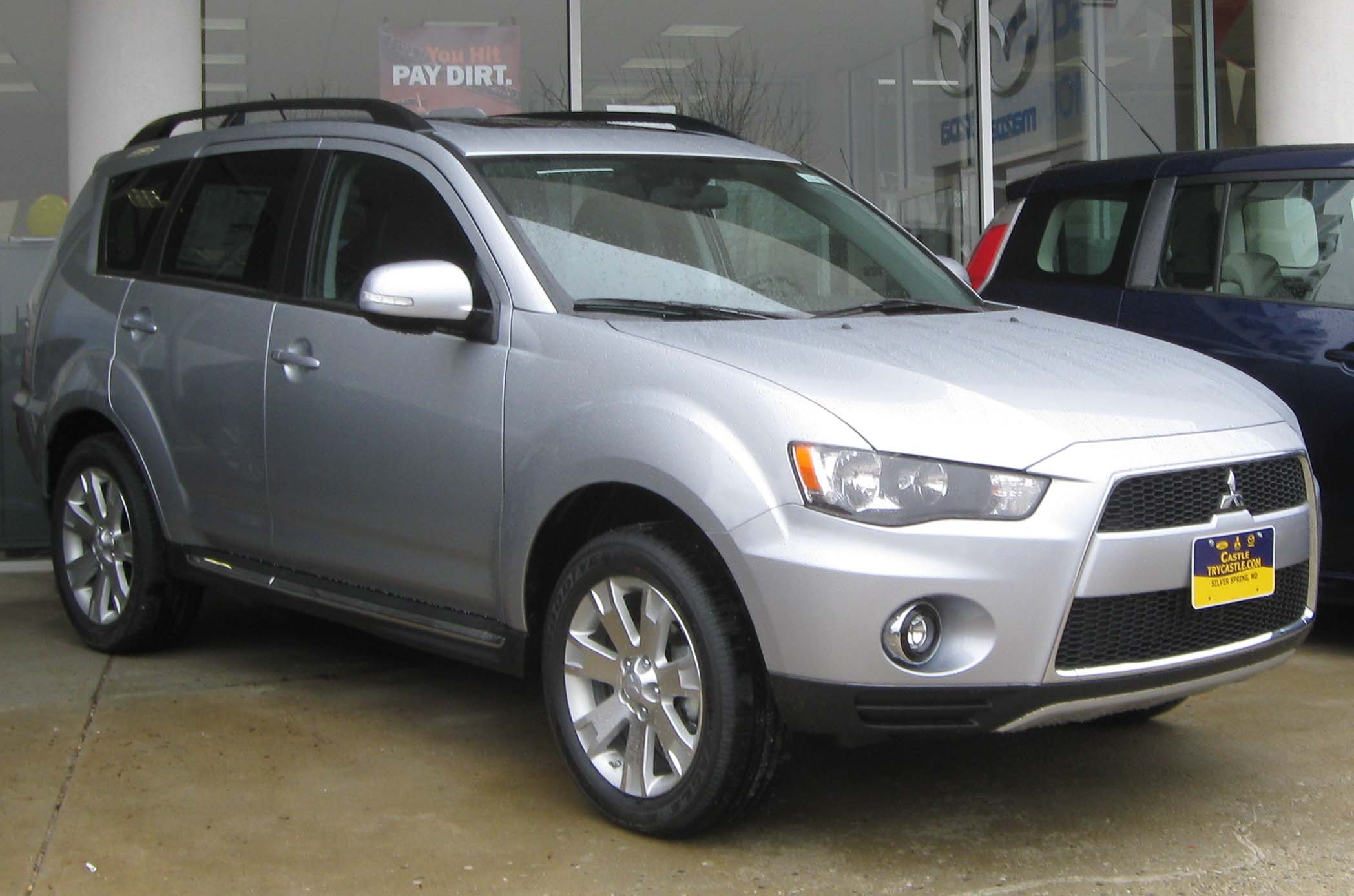 File:2010 Mitsubishi Outlander 1 -- 03-14-2010.jpg - Wikimedia Commons