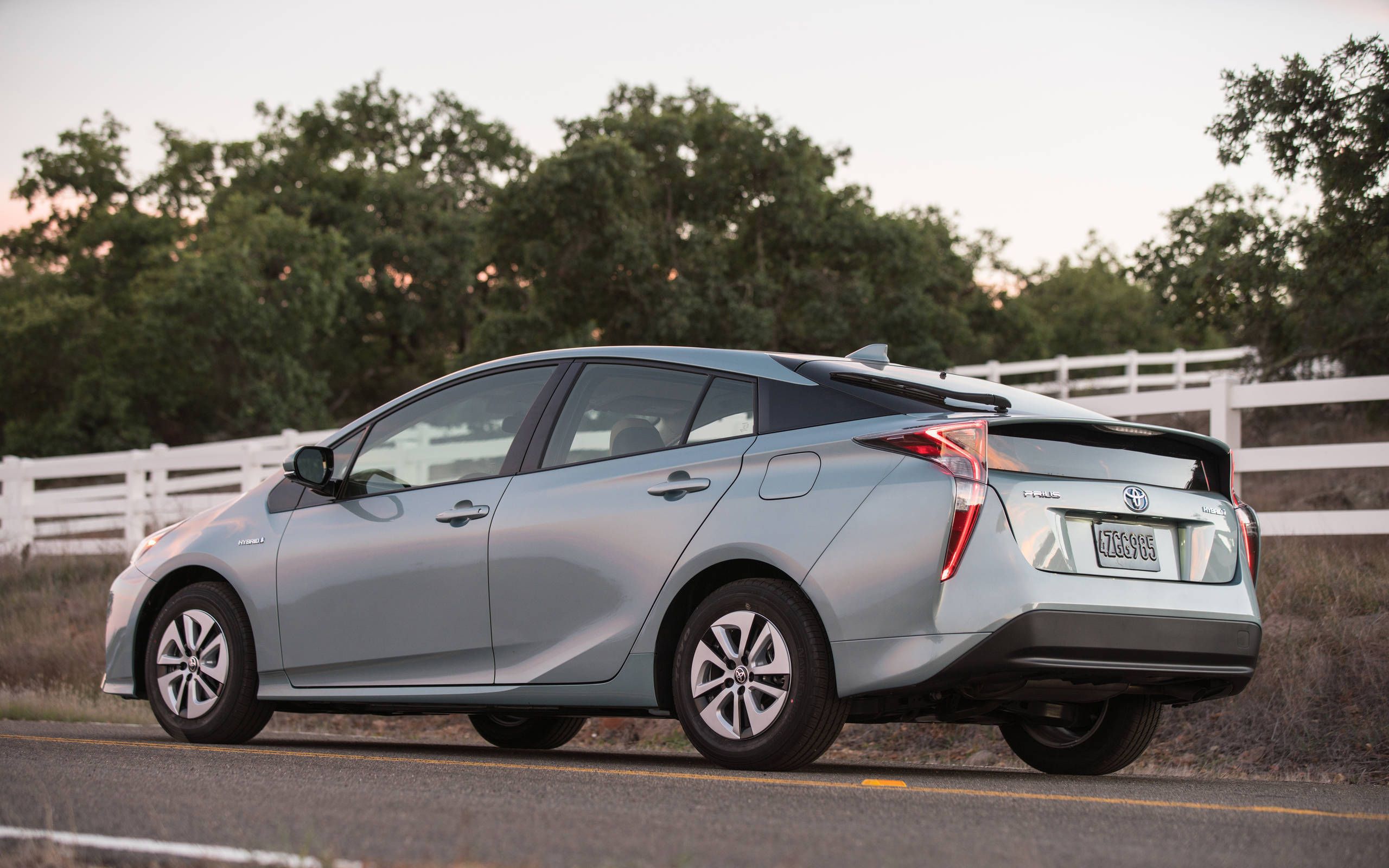 2017 Toyota Prius Three review: If efficiency is what excites you, here's  your ride
