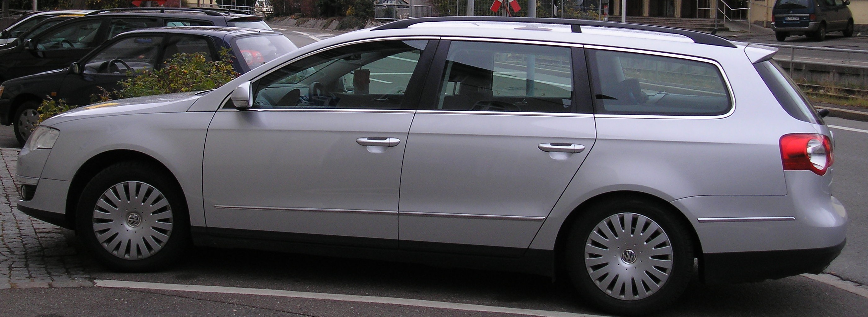 File:VW Passat Variant 2005.jpg - Wikimedia Commons
