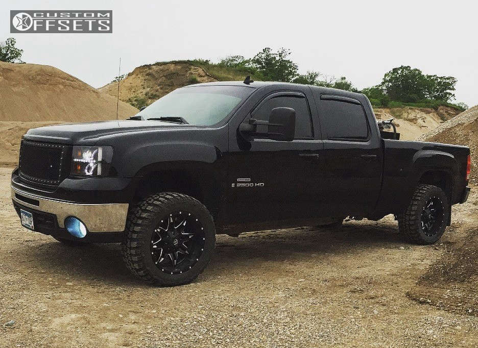 2010 GMC Sierra 2500 HD with 20x10 -12 Fuel Lethal and 33/12.5R20 Federal  Couragia MT and Leveling Kit | Custom Offsets