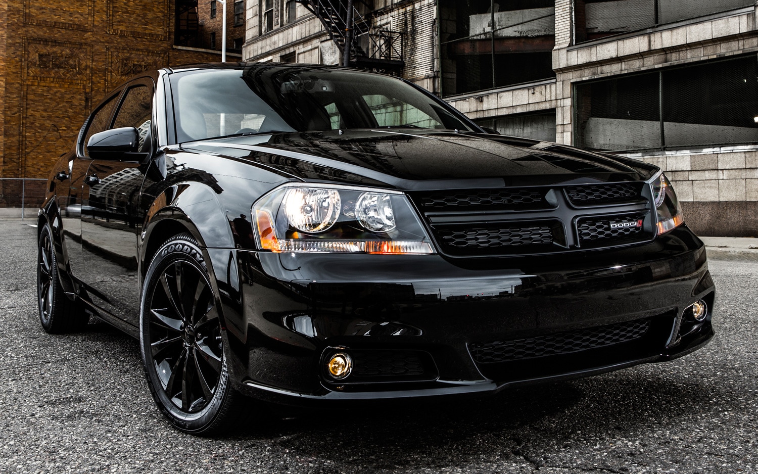 Dodge Expands Blacktop Appearance Package to 2013 Avenger, Challenger R/T