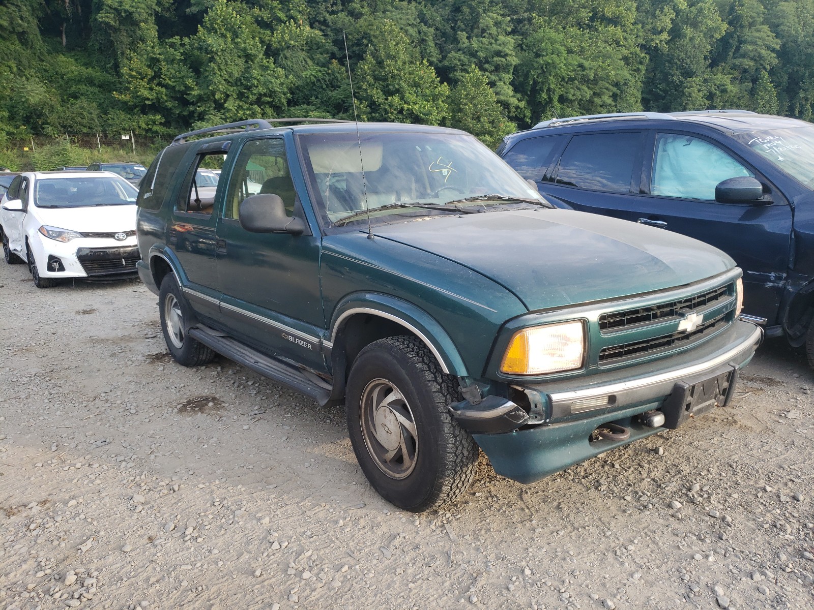 CHEVROLET BLAZER 1997, 1GNDT13W1V2255418 — Auto Auction Spot