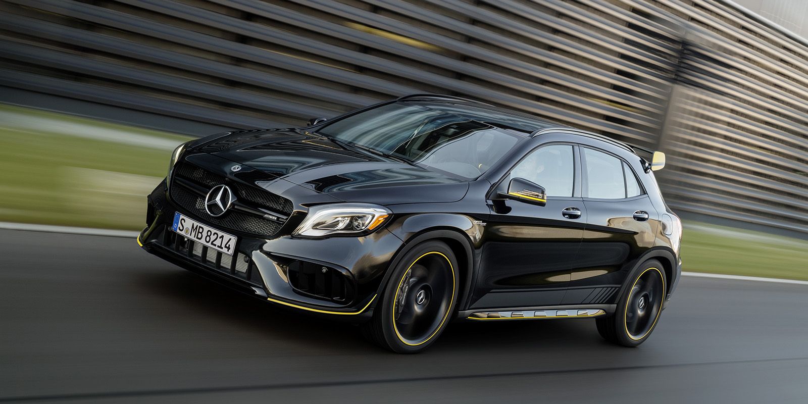 2018 Mercedes-AMG GLA45 – Mercedes-Benz GLA250 Debuts at Detroit Auto Show