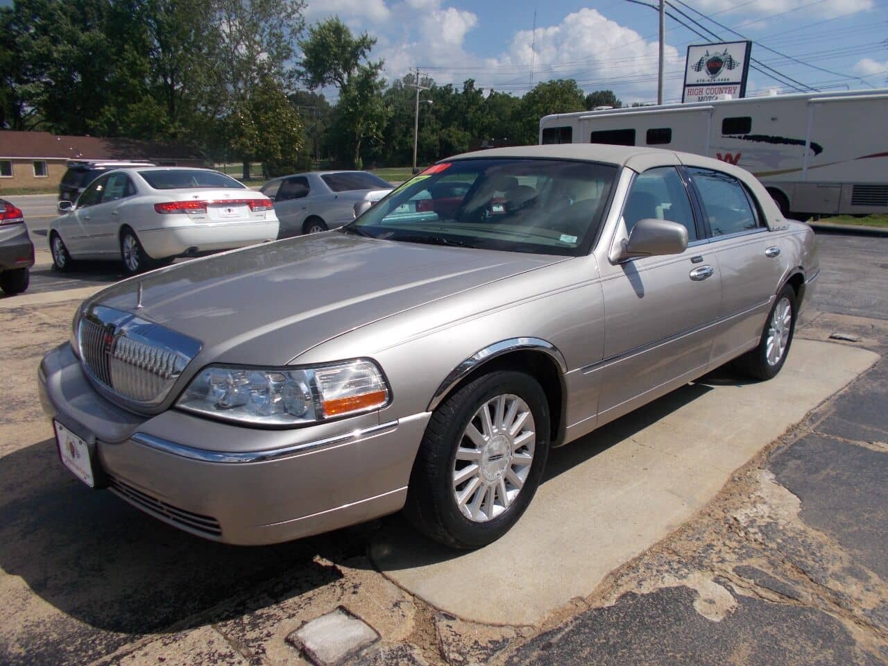 2003 Lincoln Town Car Signature | KTLO