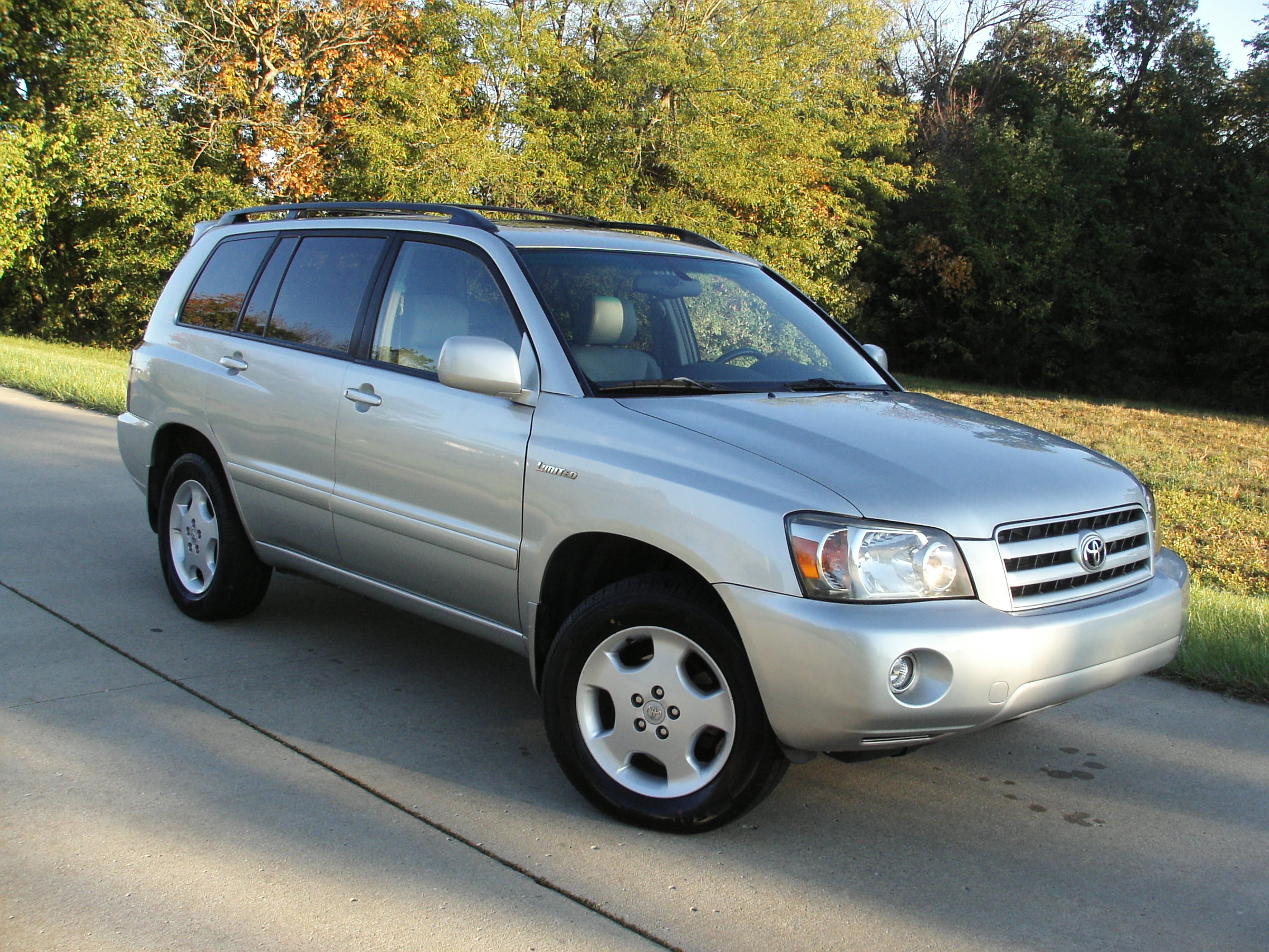 2005 Toyota Highlander Limited, AWD, 3RD row seat - CoMoMotors