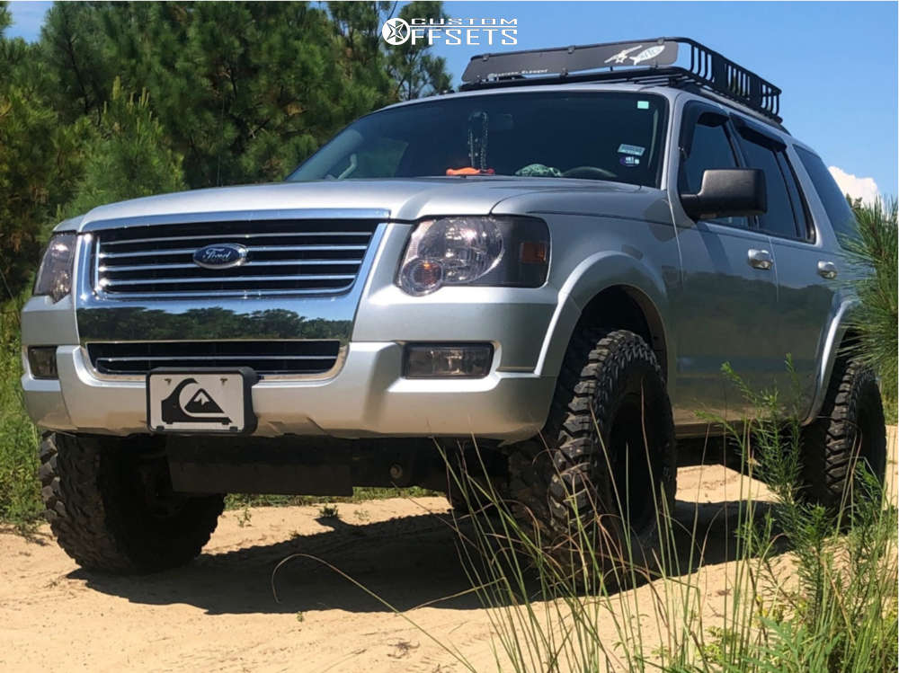 2009 Ford Explorer with 15x8 -19 Pro Comp Series 69 and 32/11.5R15 Maxxis  Buckshot 2 and Suspension Lift 2.5" | Custom Offsets