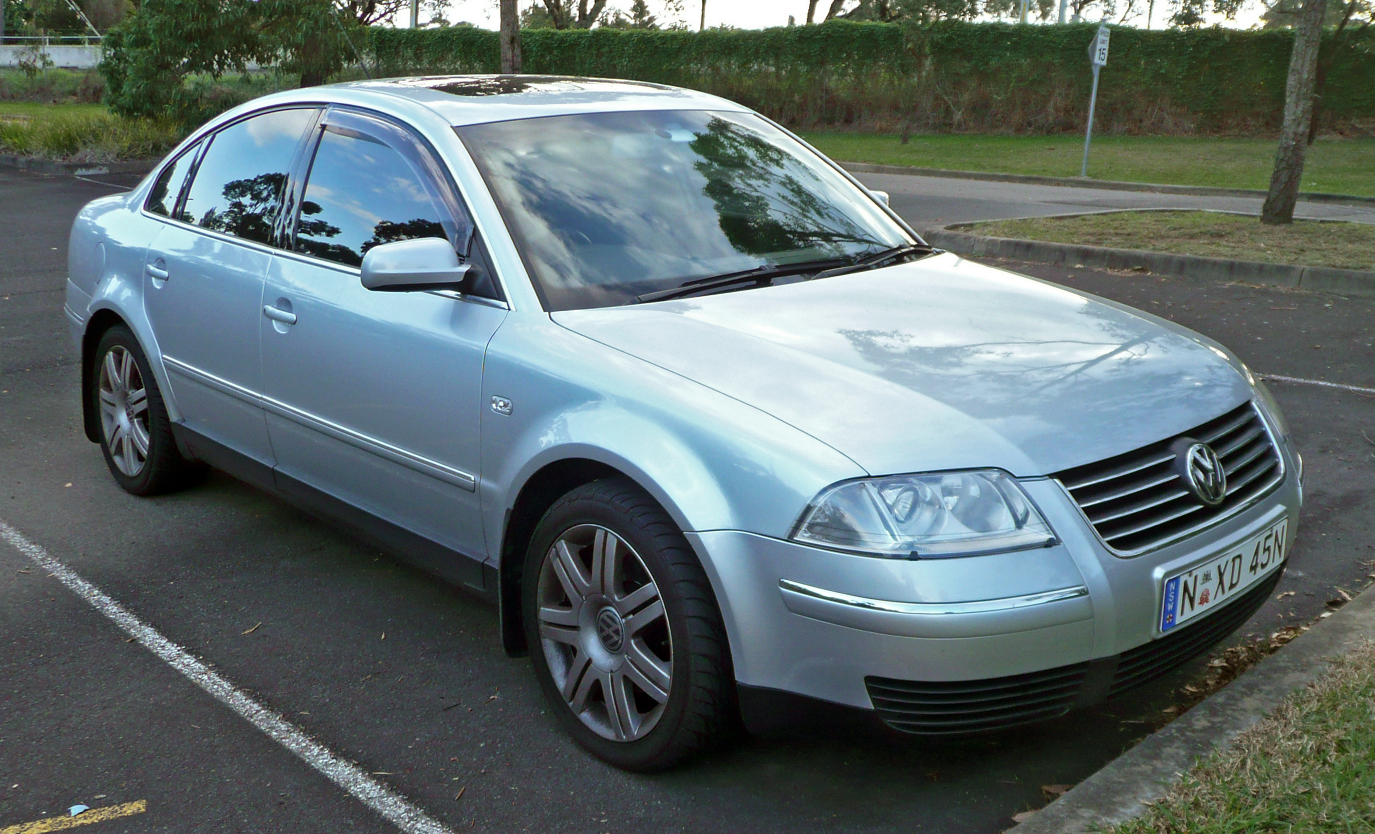 File:2003 Volkswagen Passat (3BG MY03) SE V6 sedan (2010-05-04) 01.jpg -  Wikimedia Commons