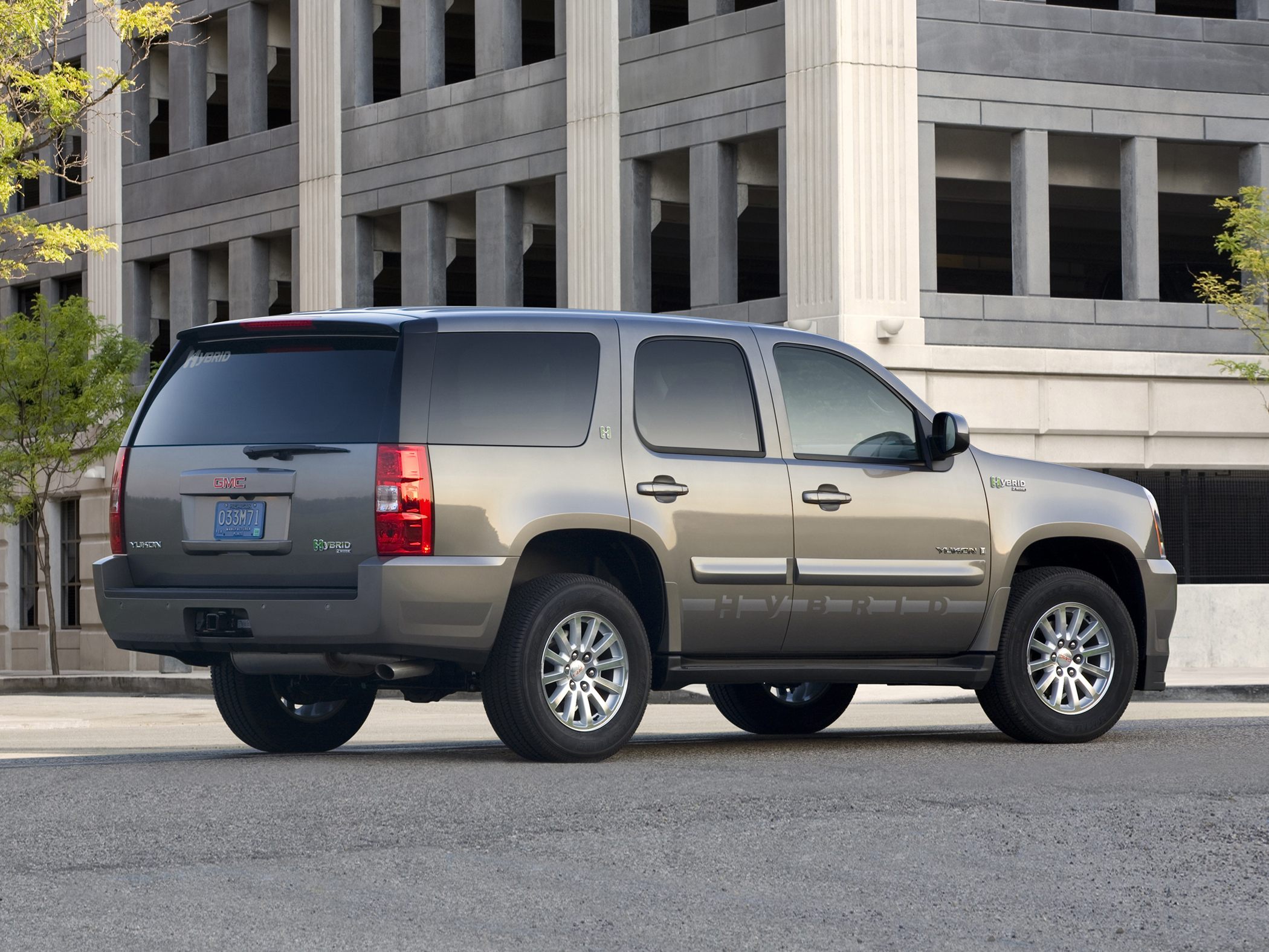 GMC Yukon Hybrid - Information and photos - MOMENTcar