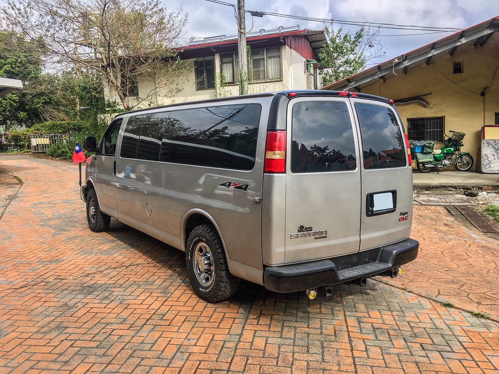 2007 GMC Savana 3500 6.0 V8 4x4 passenger van | Odling TW | Flickr