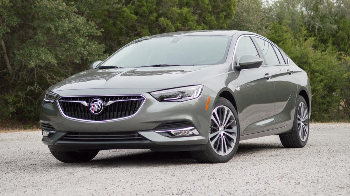 2018 Buick Regal Sportback Review: Playing it down the middle - CNET