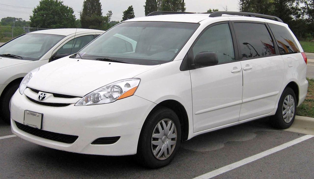 File:06-08 Toyota Sienna LE.jpg - Wikimedia Commons