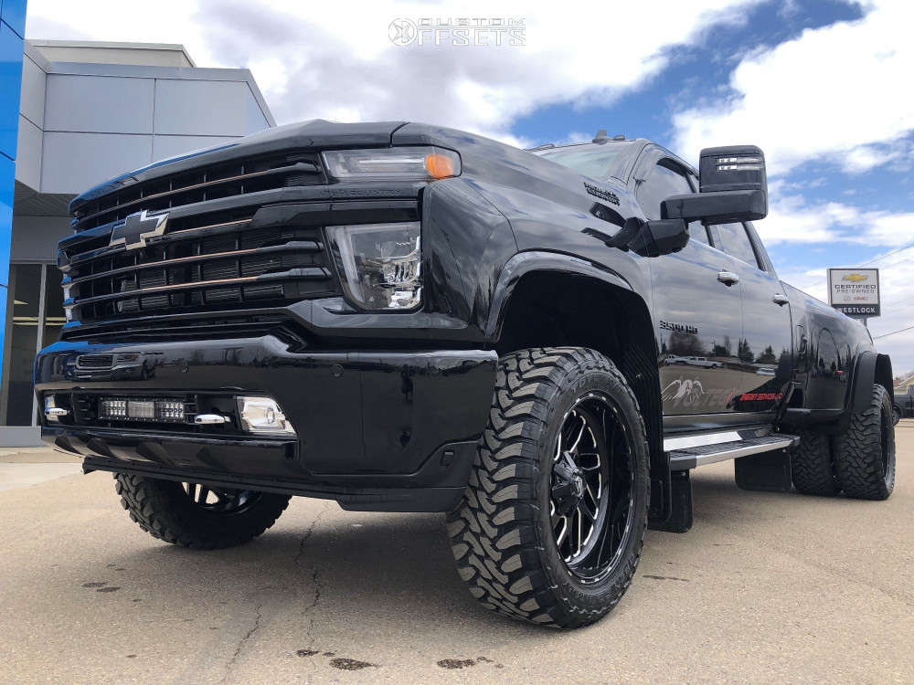 2021 Chevrolet Silverado 3500 HD with 22x10 -18 Fuel Triton D581 and  35/12.5R22 Toyo Tires Open Country M/t and Leveling Kit | Custom Offsets
