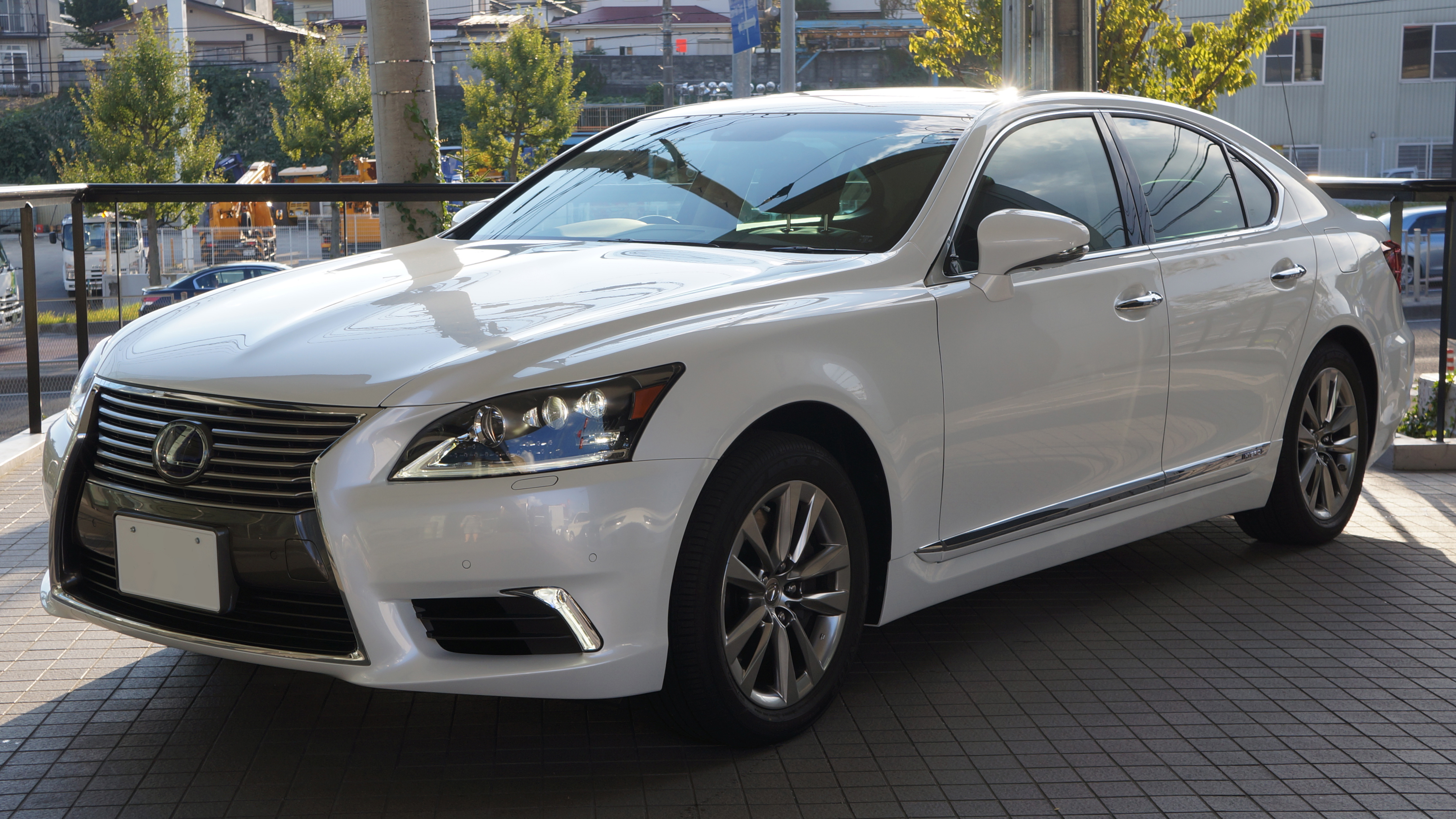 File:2012 LEXUS LS600h Japan 01.JPG - Wikimedia Commons