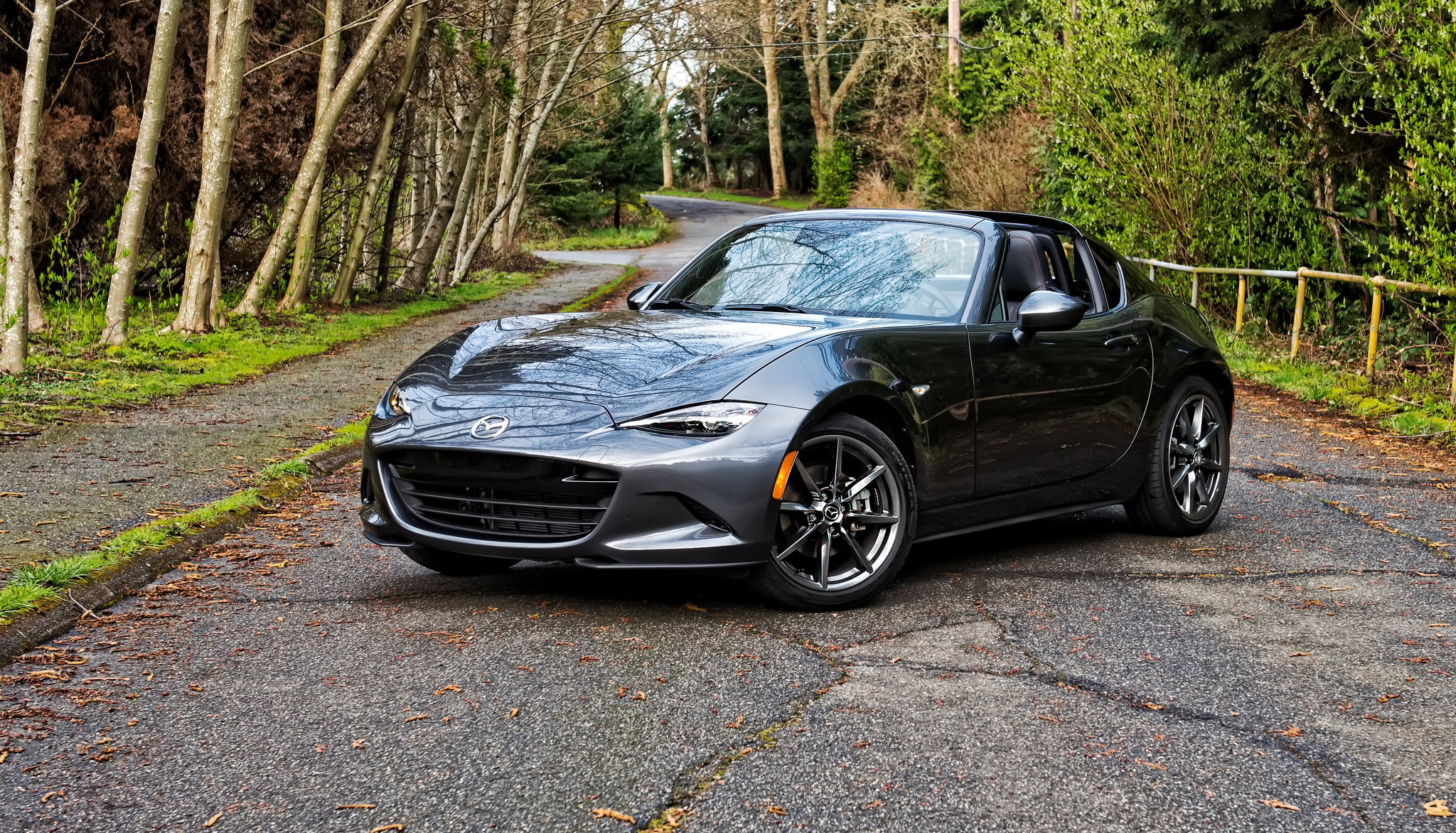 Video Review: Hardtop MX-5 Miata RF Gains Elegance but Loses Openness - The  New York Times