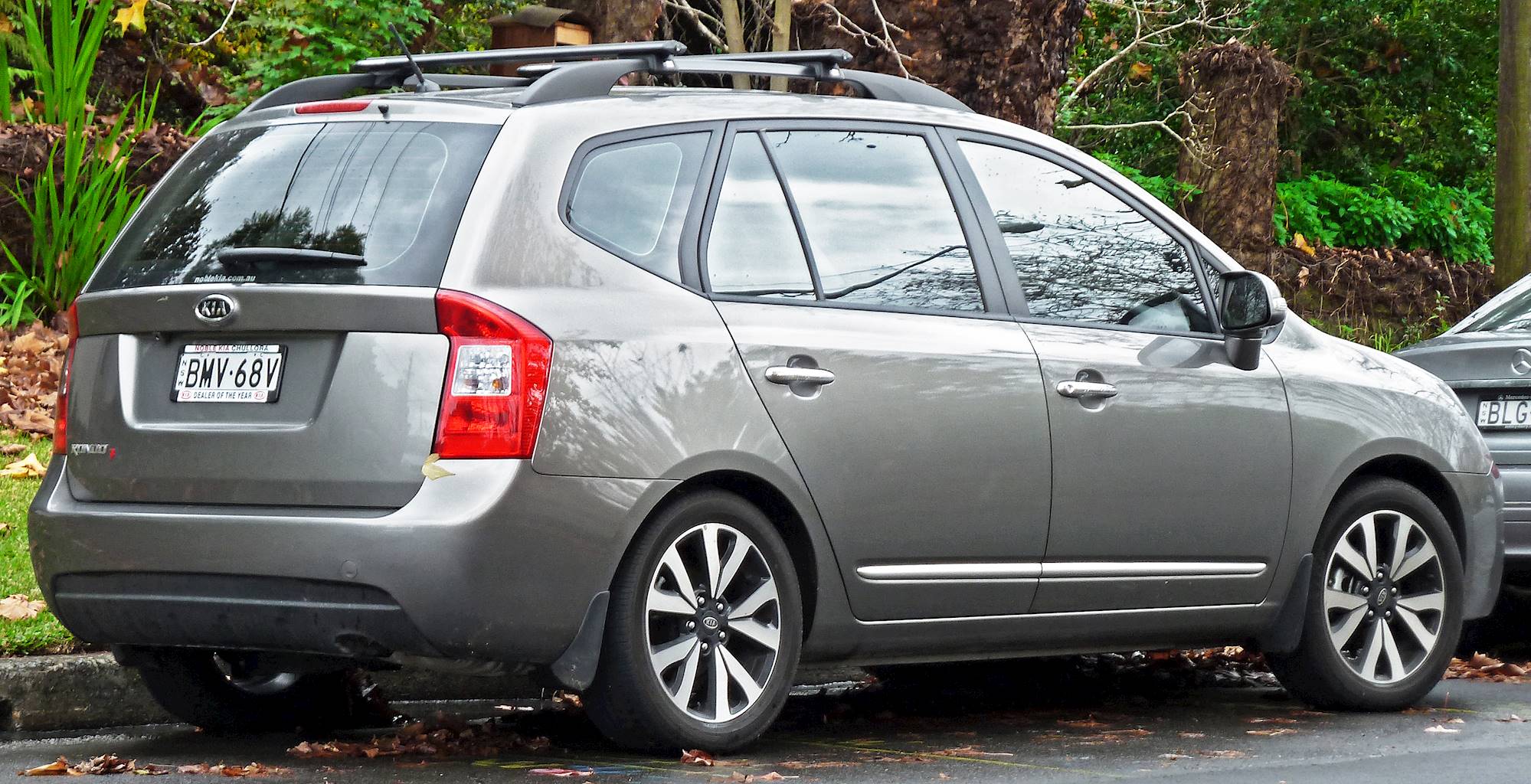 2009 Kia Rondo EX - Wagon 2.7L V6 auto