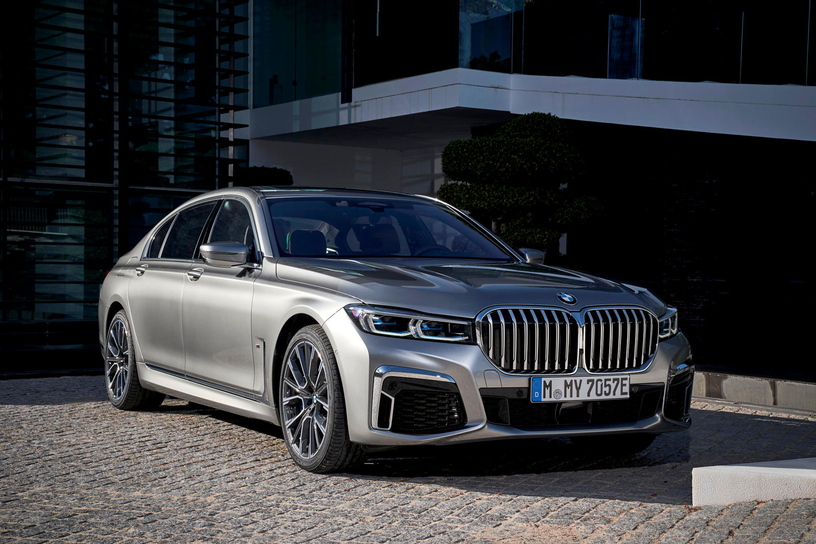 2022 BMW 7 Series Hybrid: Review, Trims, Specs, Price, New Interior  Features, Exterior Design, and Specifications | CarBuzz