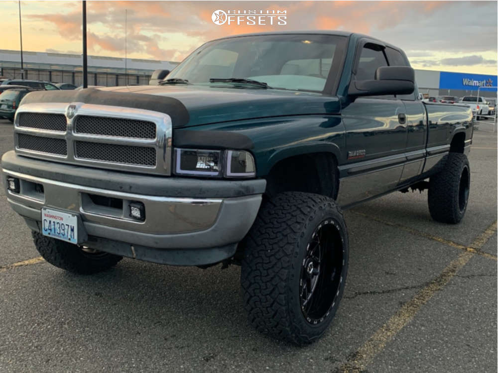 1999 Dodge Ram 2500 with 22x12 -44 TIS 544BM and 35/12.5R22 Venom Power  Terra Hunter X/t and Suspension Lift 2.5" | Custom Offsets