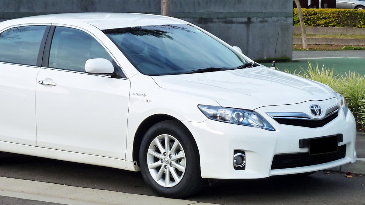 2011 Toyota Camry Hybrid review - Drive
