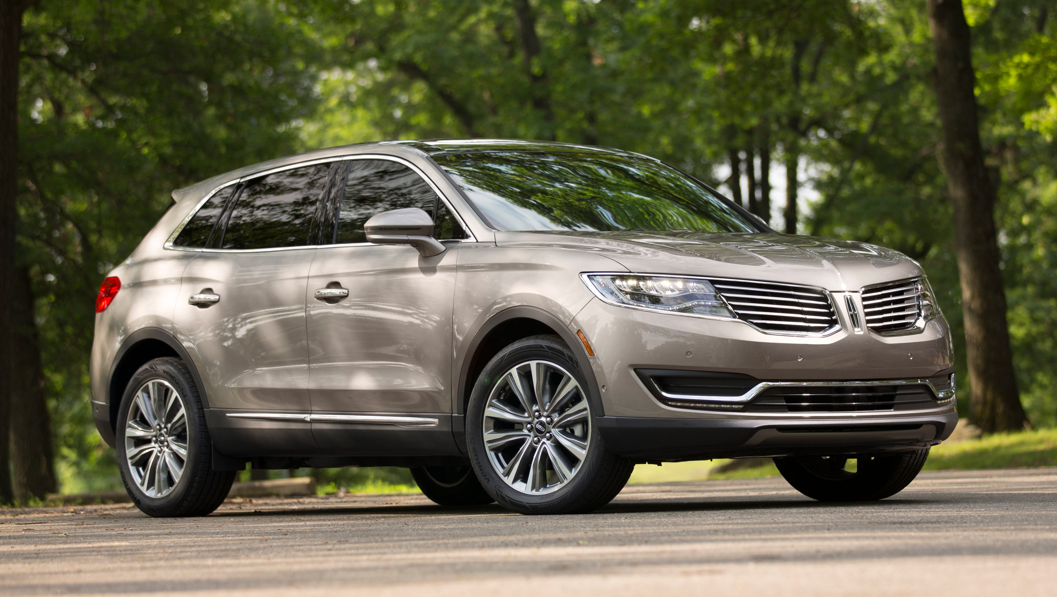 Design elevates 2016 Lincoln MKX 2.7L AWD