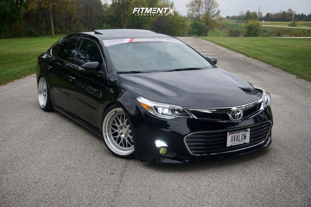 2015 Toyota Avalon XLE Premium with 19x9.5 ESR Sr01 and Continental 235x35  on Coilovers | 822511 | Fitment Industries