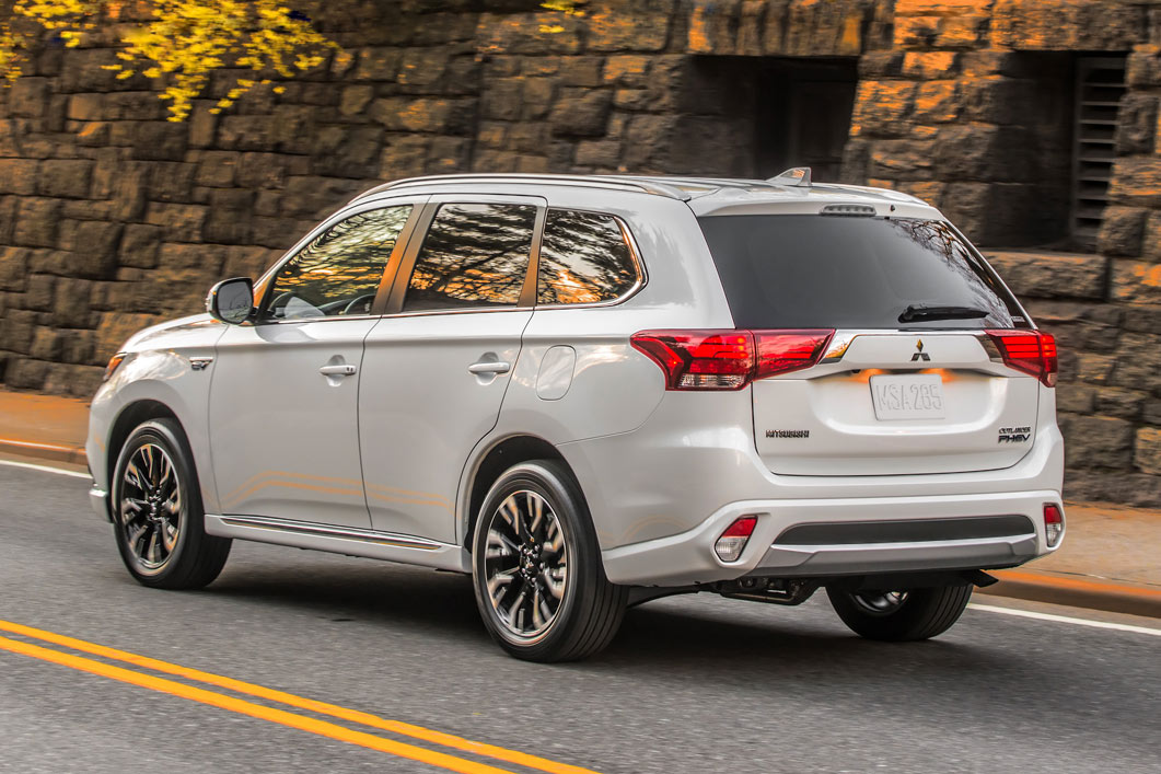 Styling-Capability-2017-Mitsubishi-Outlander-PHEV | San Antonio Auto Show