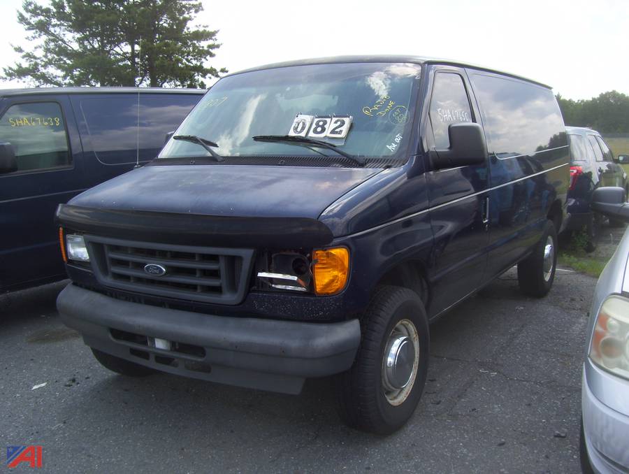 Auctions International - Auction: Mass OSD State Police-MA #25121 ITEM: 2005  Ford E250 Van