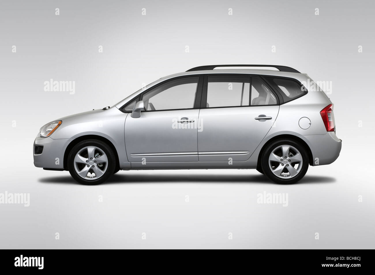2009 kia rondo ex in hi-res stock photography and images - Alamy