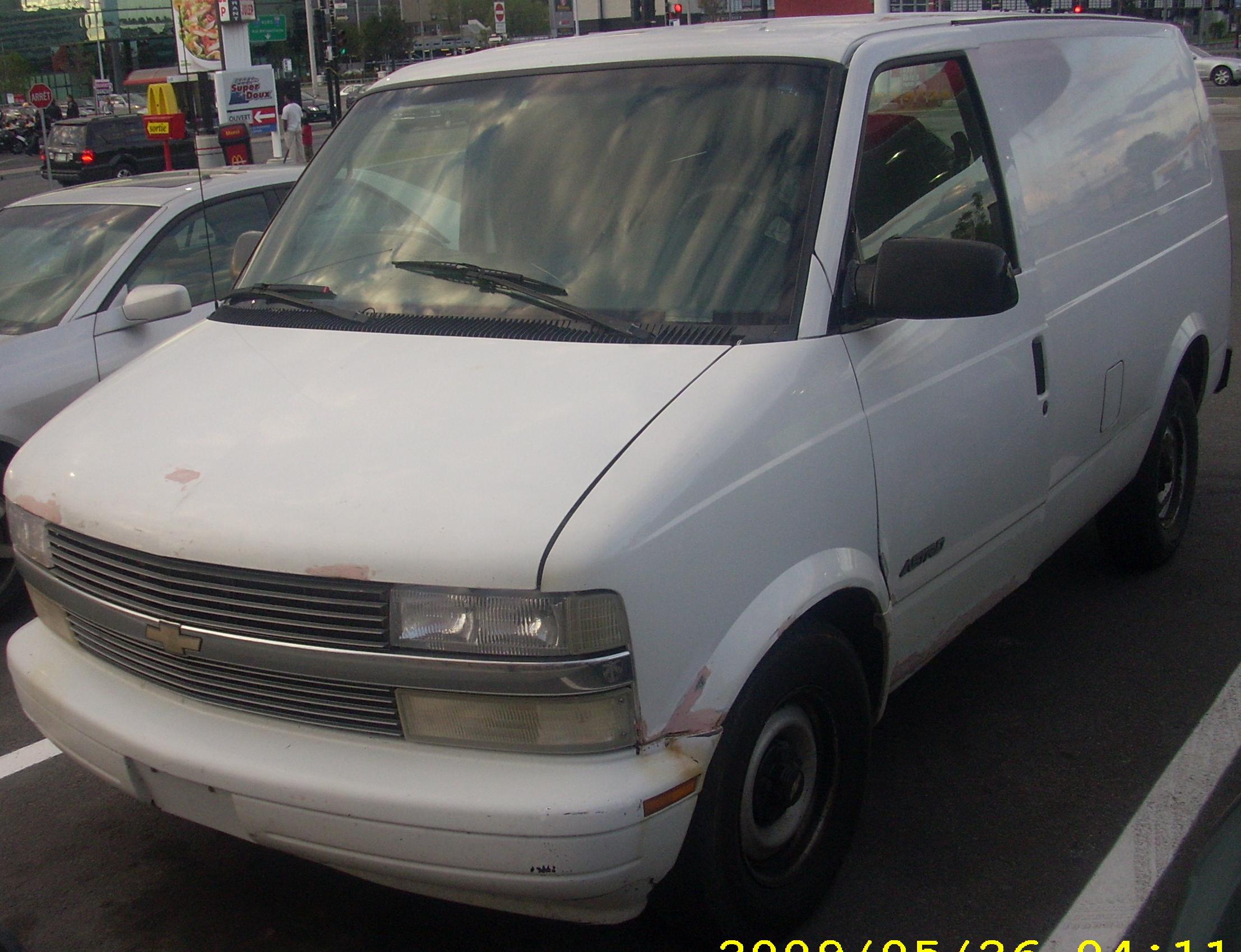 File:1999-2002 Chevrolet Astro Cargo.jpg - Wikimedia Commons