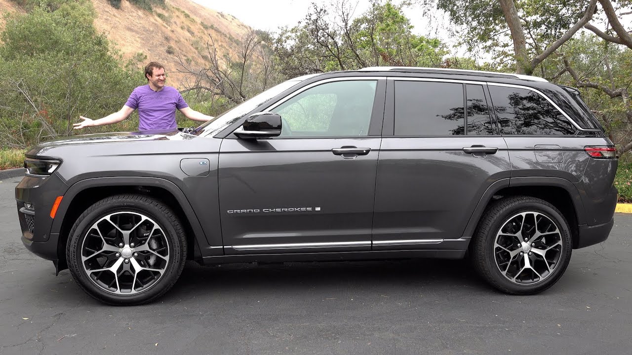 The 2022 Jeep Grand Cherokee 4xe Is Jeep Going Electric - YouTube