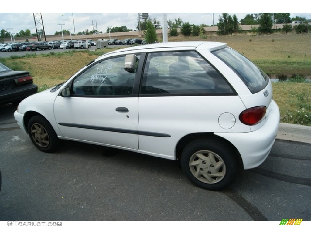 2000 Chevrolet Metro - Information and photos - Neo Drive