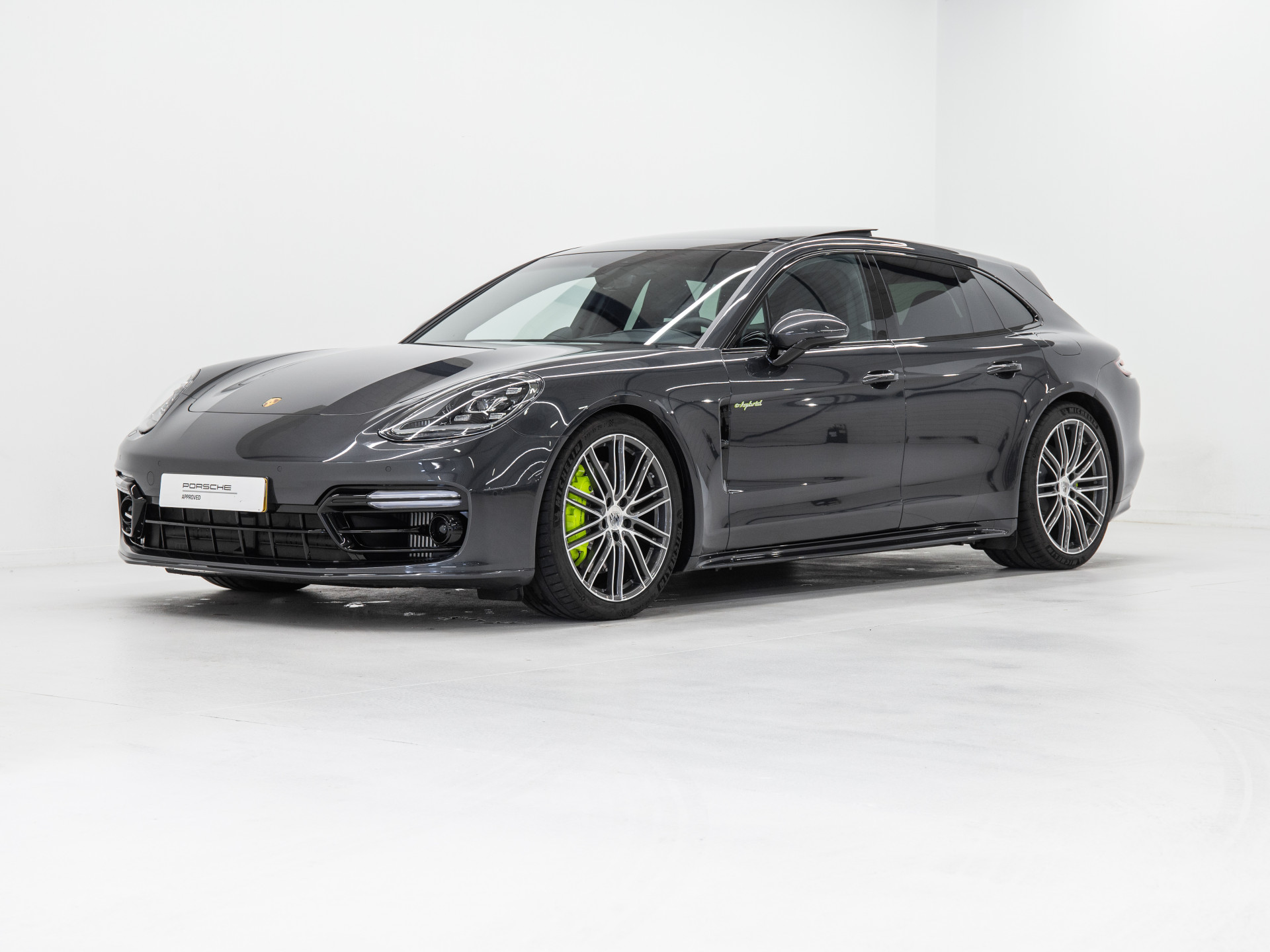 Porsche Panamera 4 E-Hybrid 2020 - elferspot.com - Marketplace for Porsche  Sports Cars