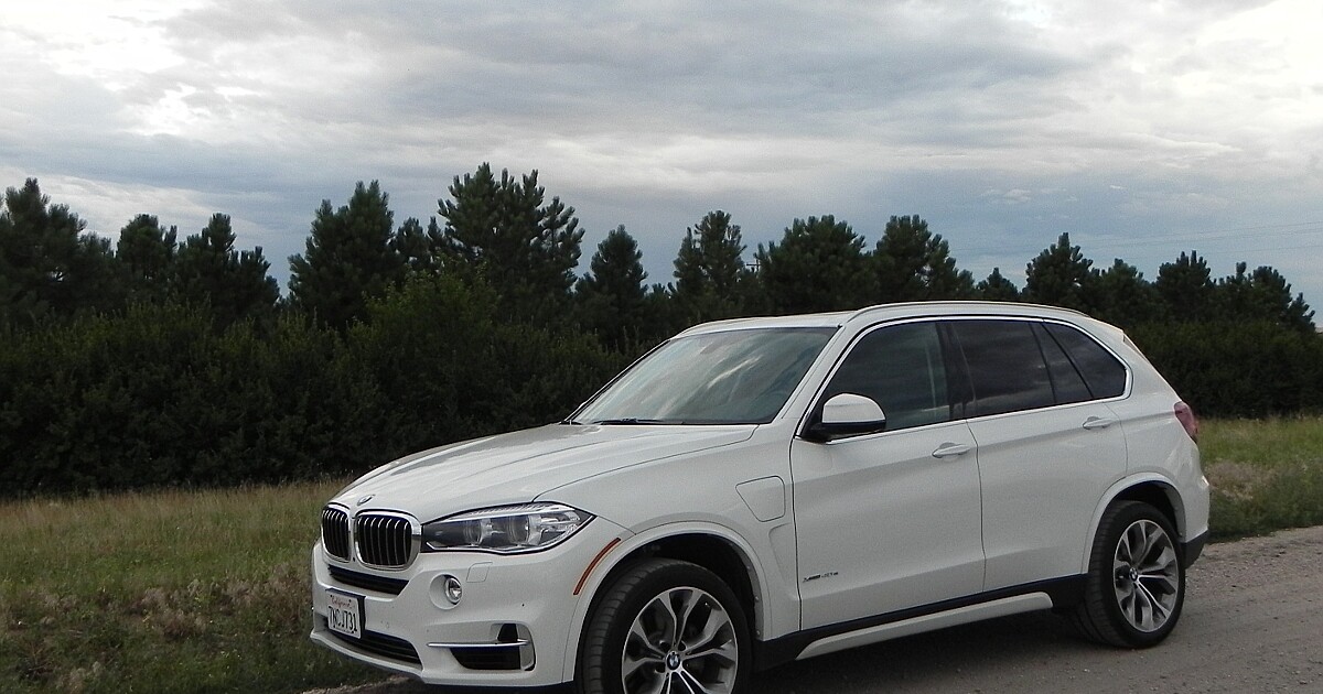 Review: 2016 BMW X5 xDrive40e is big, efficient, and impressive behind its  kidney grille