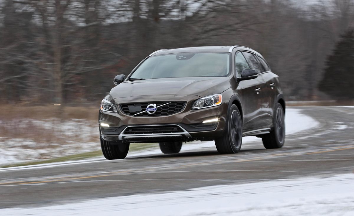 2017 Volvo V60 Cross Country T5 AWD Tested!