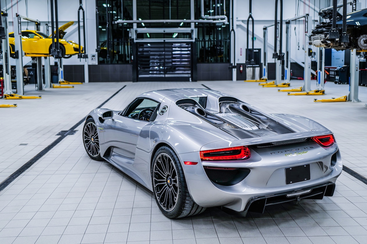 2015 PORSCHE 918 SPYDER - 966 MILES