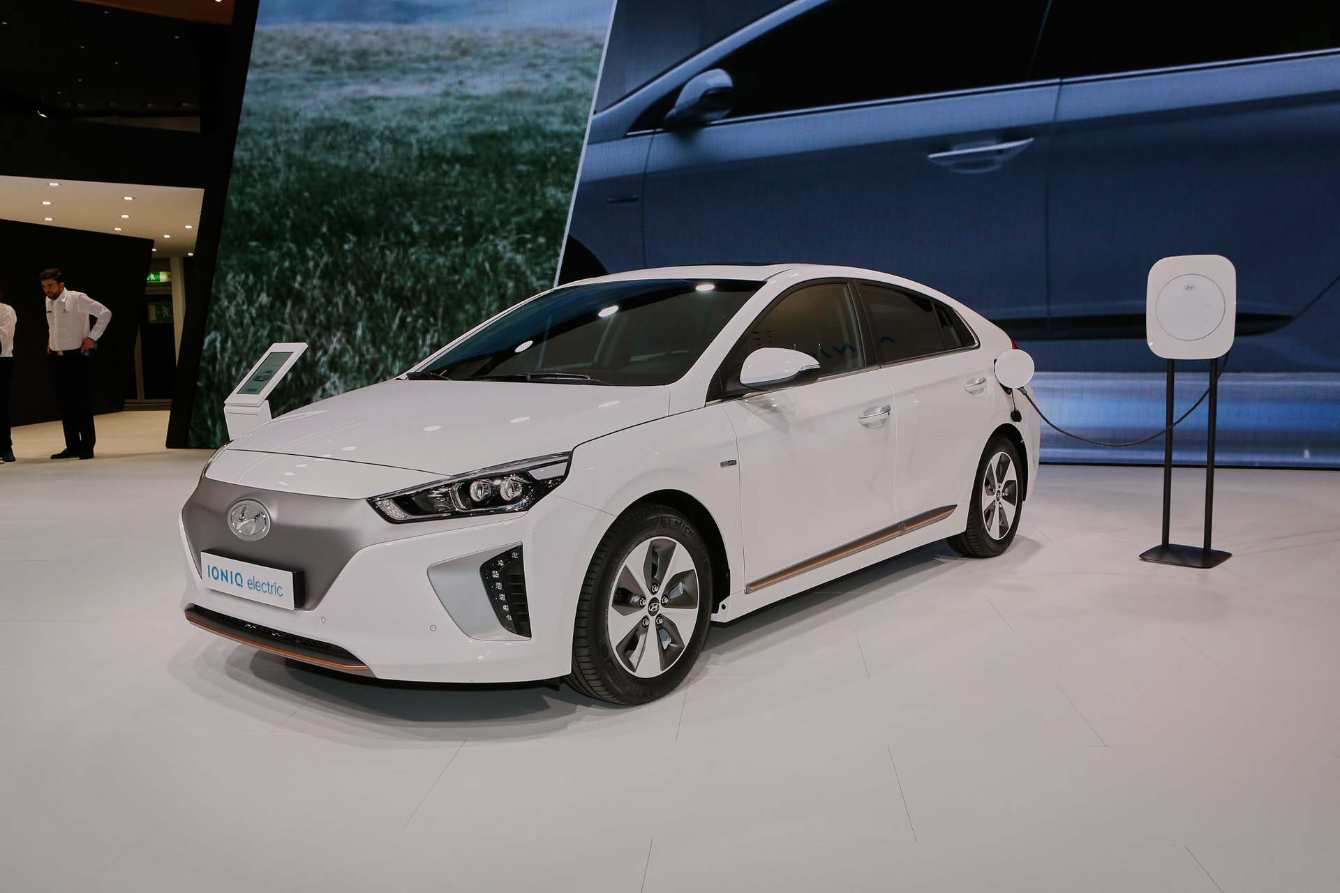 2017 Hyundai Ioniq Electric to offer 110 miles of range: company