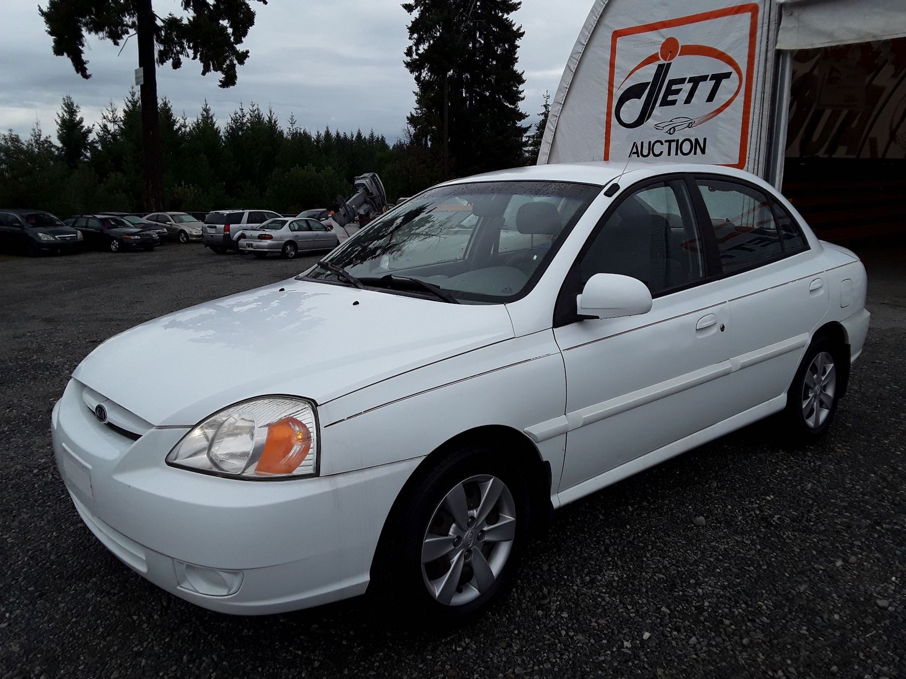 E5 -- 2005 KIA RIO , White , 142970 KM's