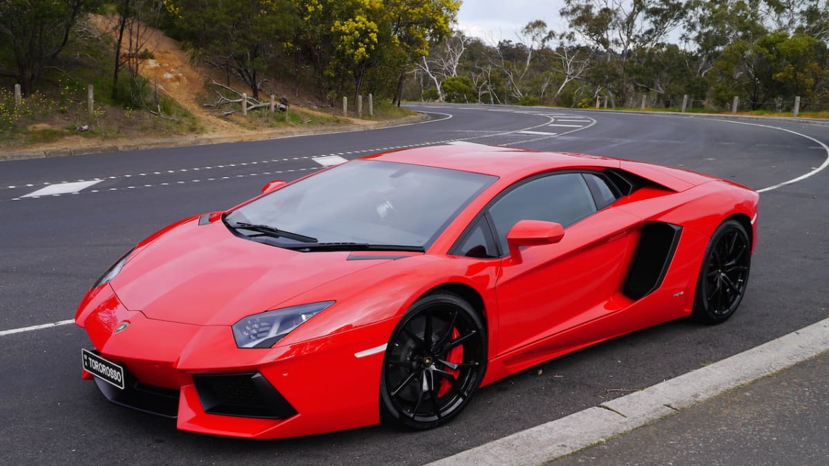 2015 Lamborghini Aventador LP700-4 Review