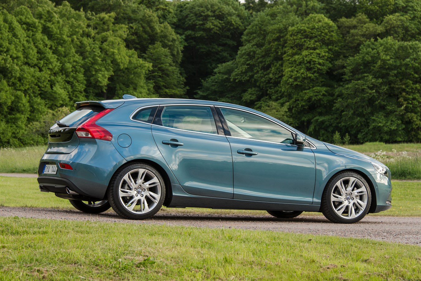 Five stars and a record result for the Volvo V40 in China NCAP safety test  - Volvo Cars Global Media Newsroom