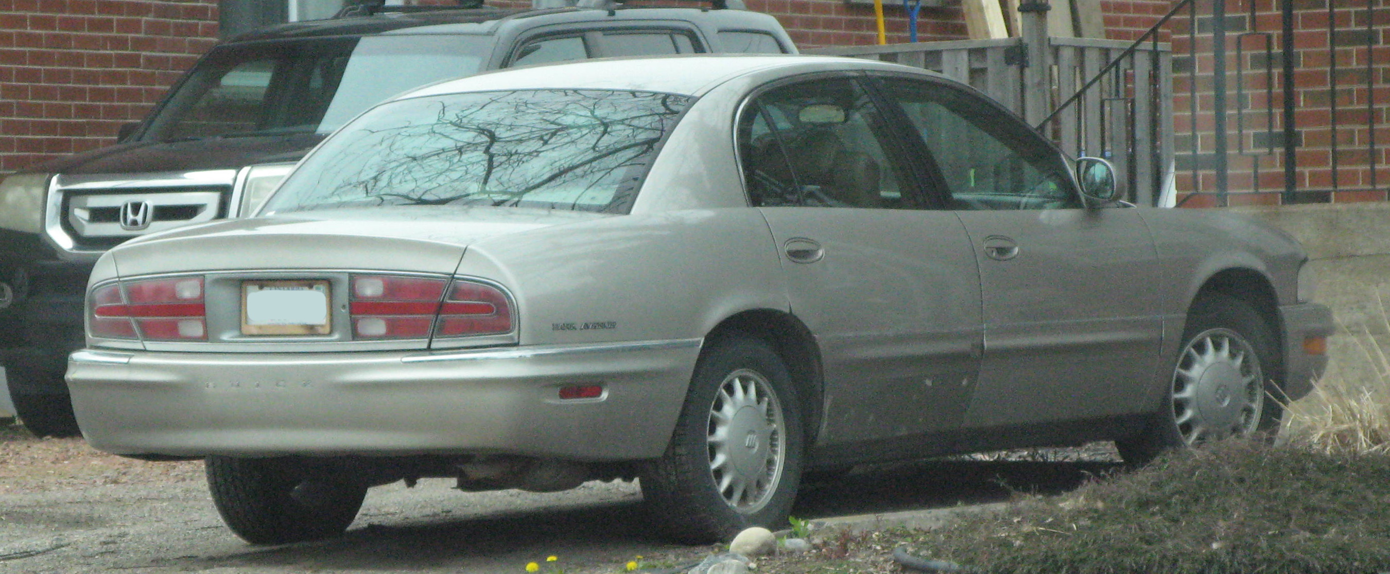 File:1998 Buick Park Avenue, Rear Right, 05-18-2020.jpg - Wikimedia Commons