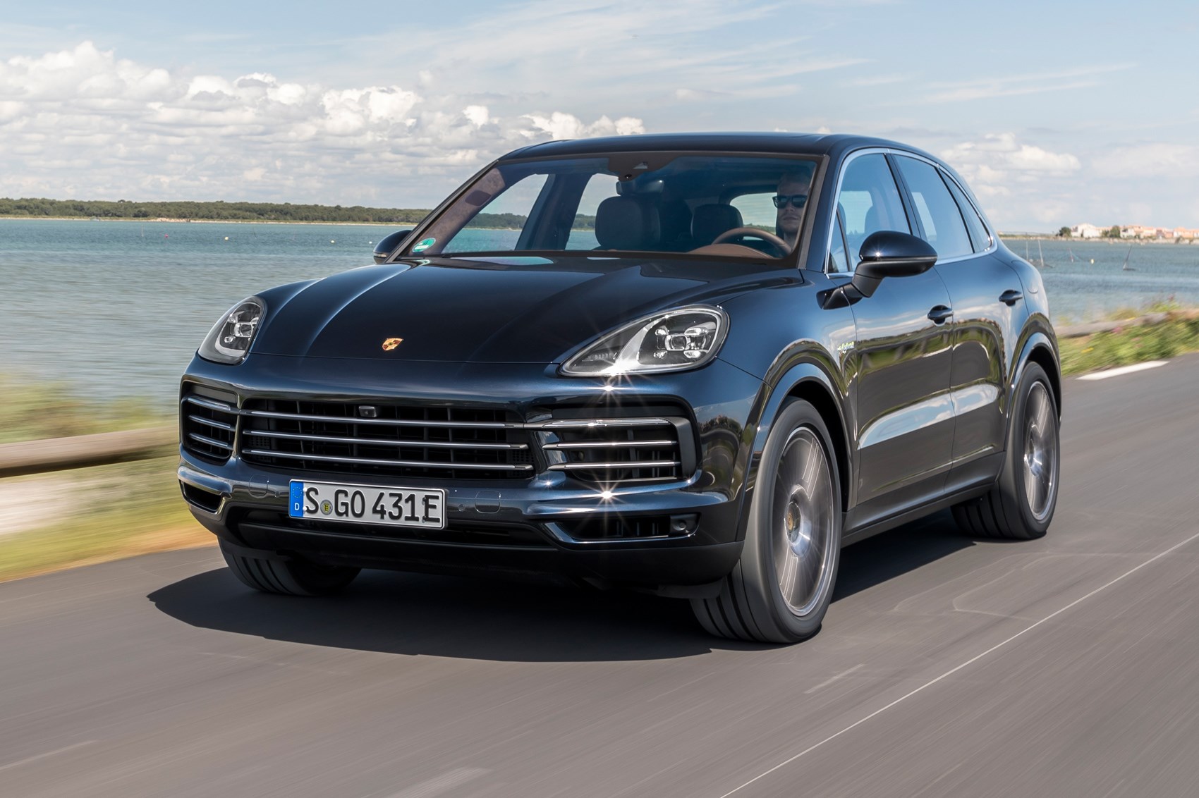 Porsche Cayenne e-Hybrid (2018) SUV review: SUV plugs in | CAR Magazine