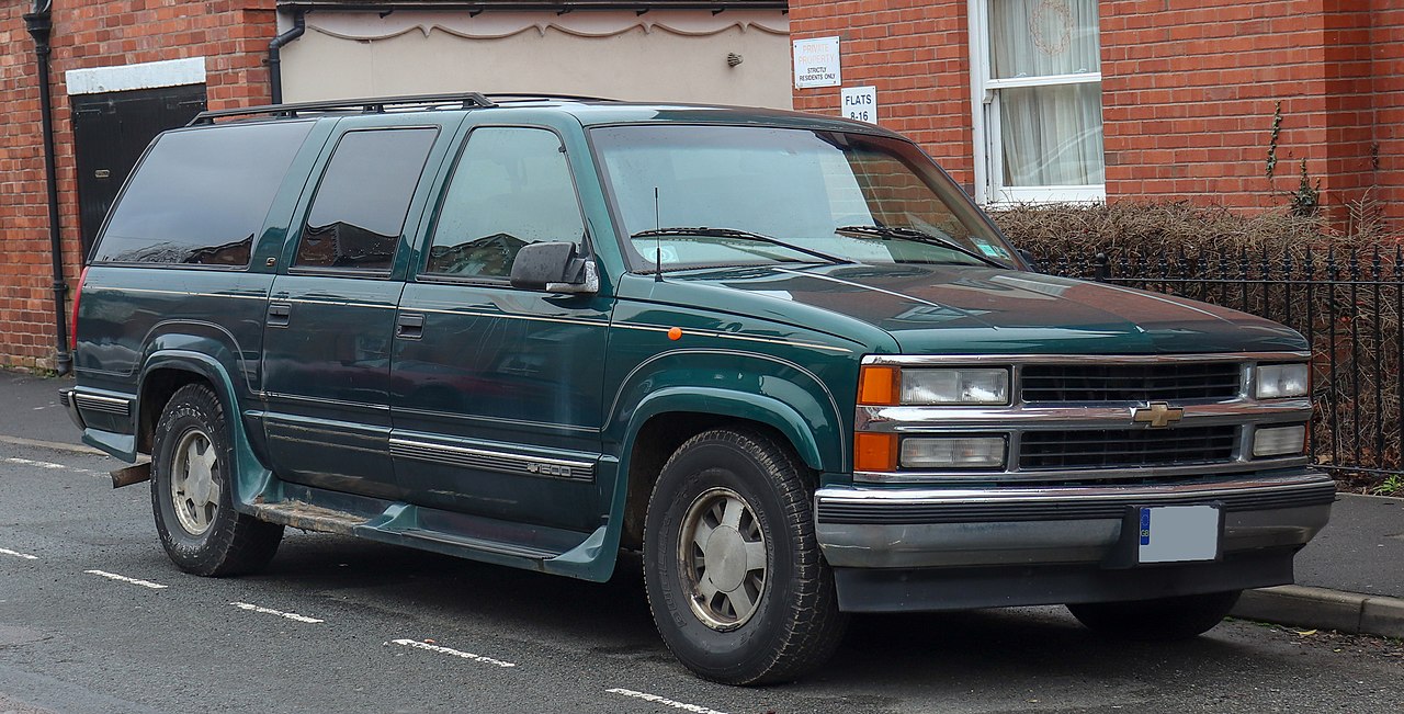 File:1997 Chevrolet Suburban 5.7 Front.jpg - Wikimedia Commons
